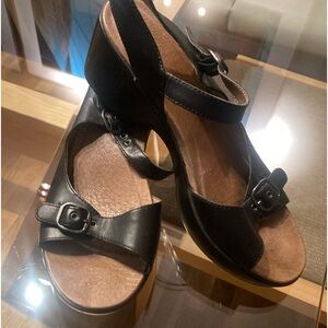 DANSKO 42 Black Joanie Sandal